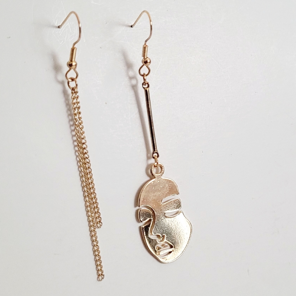 Gold Abstract Earrings💫